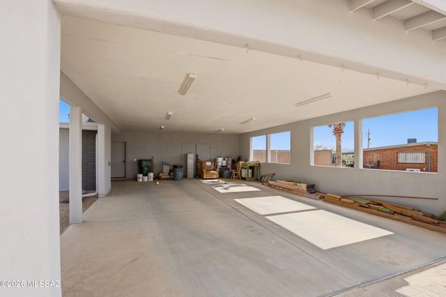 220 E Magee, Tucson, AZ 85704
