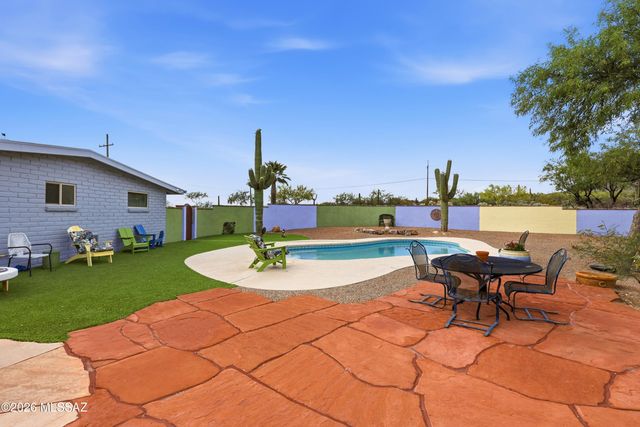 220 E Magee, Tucson, AZ 85704