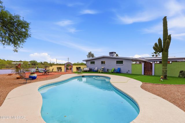 220 E Magee, Tucson, AZ 85704