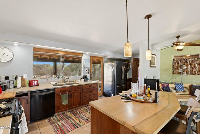220 E Magee, Tucson, AZ 85704