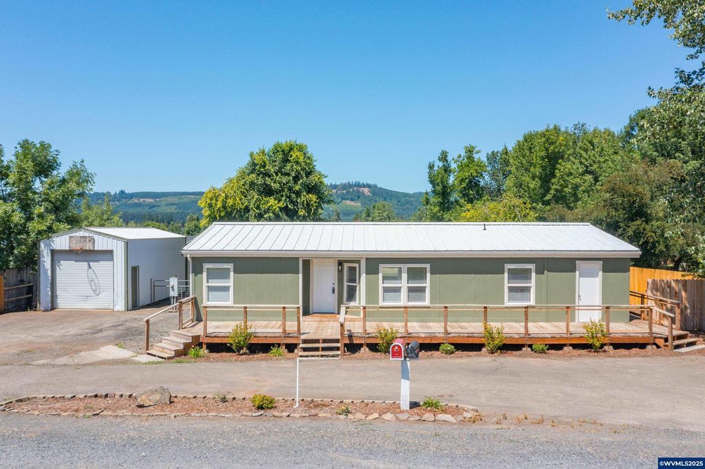 1084 46th Av, Sweet Home, OR 97386