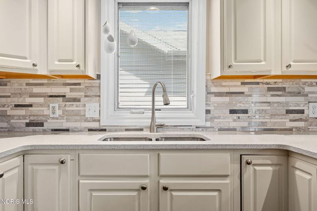 10101 S Shannon Hills Drive, Perrysburg, OH 43551