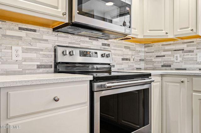 10101 S Shannon Hills Drive, Perrysburg, OH 43551