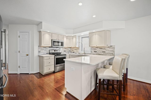 10101 S Shannon Hills Drive, Perrysburg, OH 43551