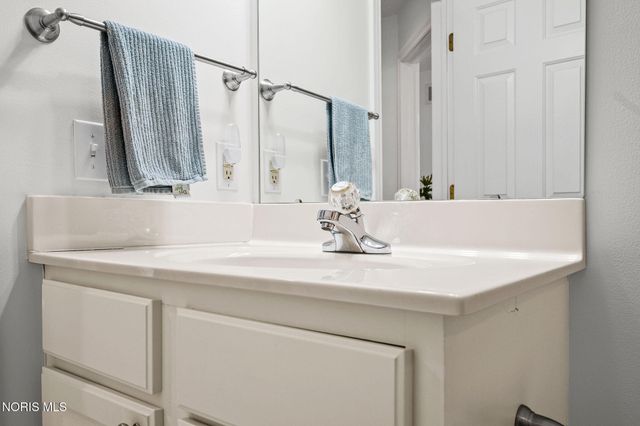 10101 S Shannon Hills Drive, Perrysburg, OH 43551