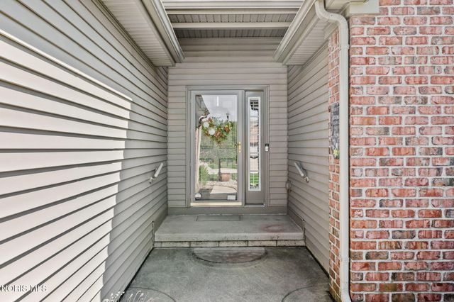 10101 S Shannon Hills Drive, Perrysburg, OH 43551