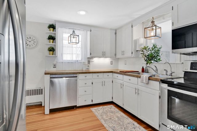 5 Coe Avenue, Portland, CT 06480