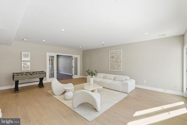 6913 BERKELEY ST, Falls Church, VA 22043