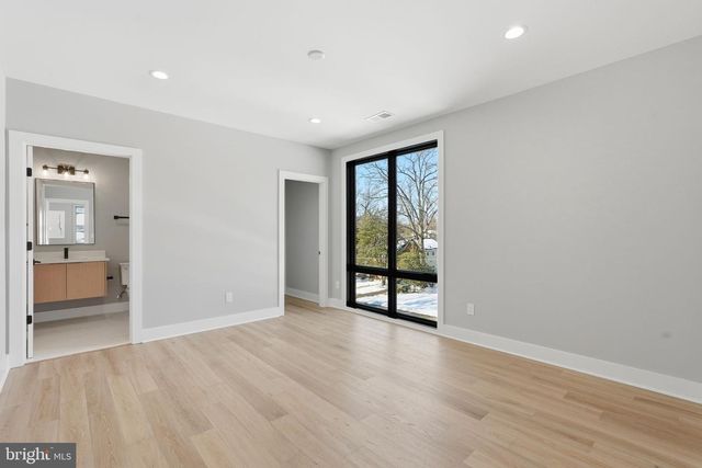 6913 BERKELEY ST, Falls Church, VA 22043