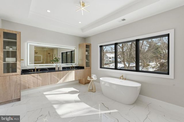 6913 BERKELEY ST, Falls Church, VA 22043