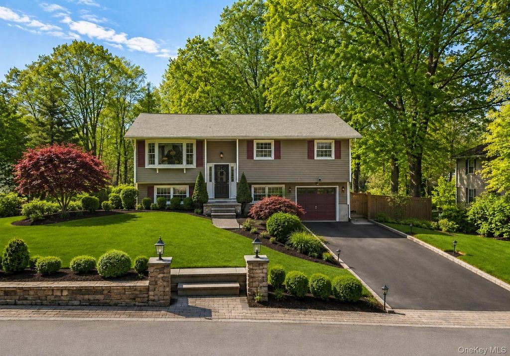 22 Fort Worth Place, Monroe, NY 10950