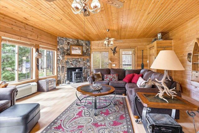 N8273 Oak Hollow Trail, New Lisbon, WI 53950