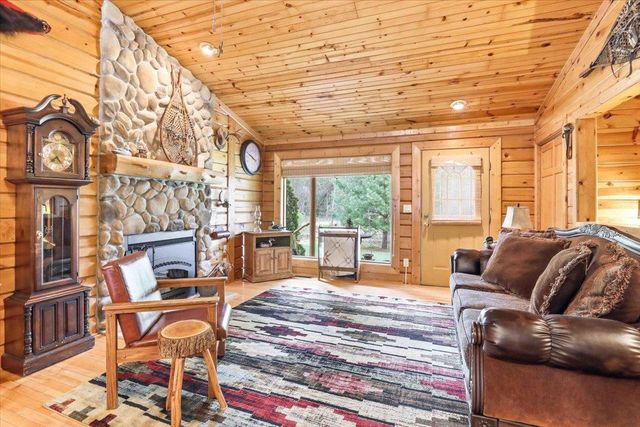 N8273 Oak Hollow Trail, New Lisbon, WI 53950