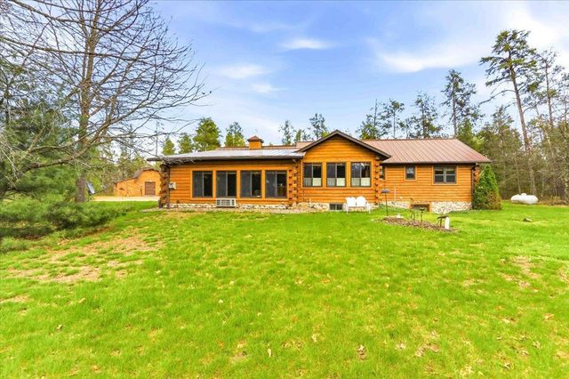 N8273 Oak Hollow Trail, New Lisbon, WI 53950