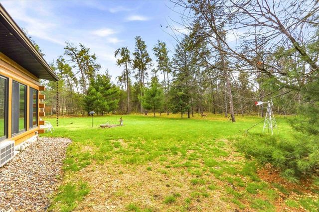 N8273 Oak Hollow Trail, New Lisbon, WI 53950
