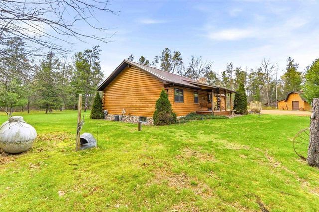 N8273 Oak Hollow Trail, New Lisbon, WI 53950