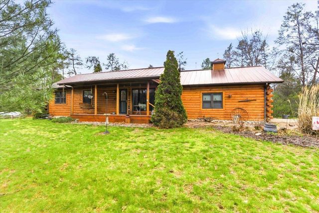 N8273 Oak Hollow Trail, New Lisbon, WI 53950