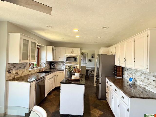 1636 S 152 Street, Omaha, NE 68144