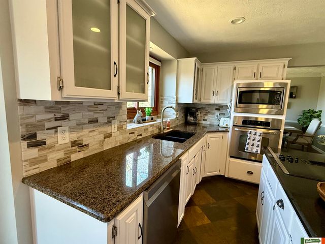 1636 S 152 Street, Omaha, NE 68144