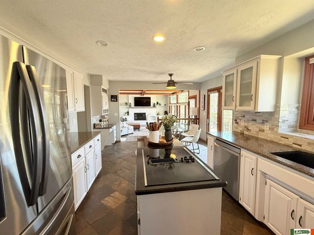 1636 S 152 Street, Omaha, NE 68144