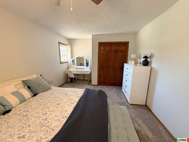 1636 S 152 Street, Omaha, NE 68144