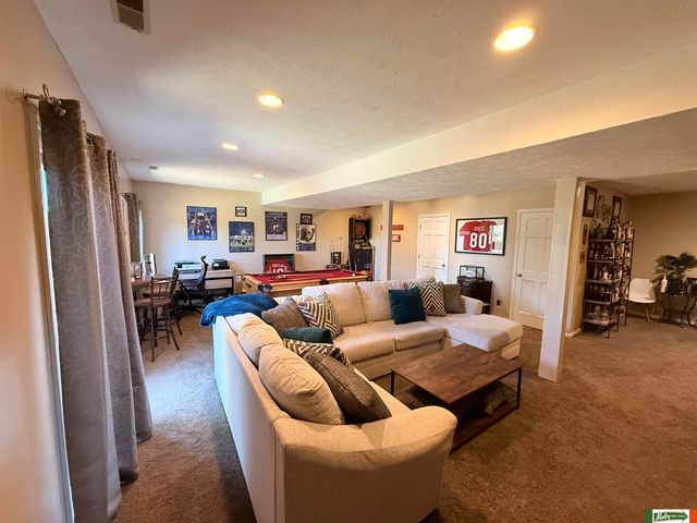 1636 S 152 Street, Omaha, NE 68144