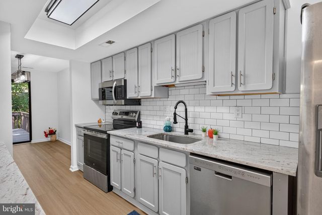 93 DORSET DR, Marlton, NJ 08053