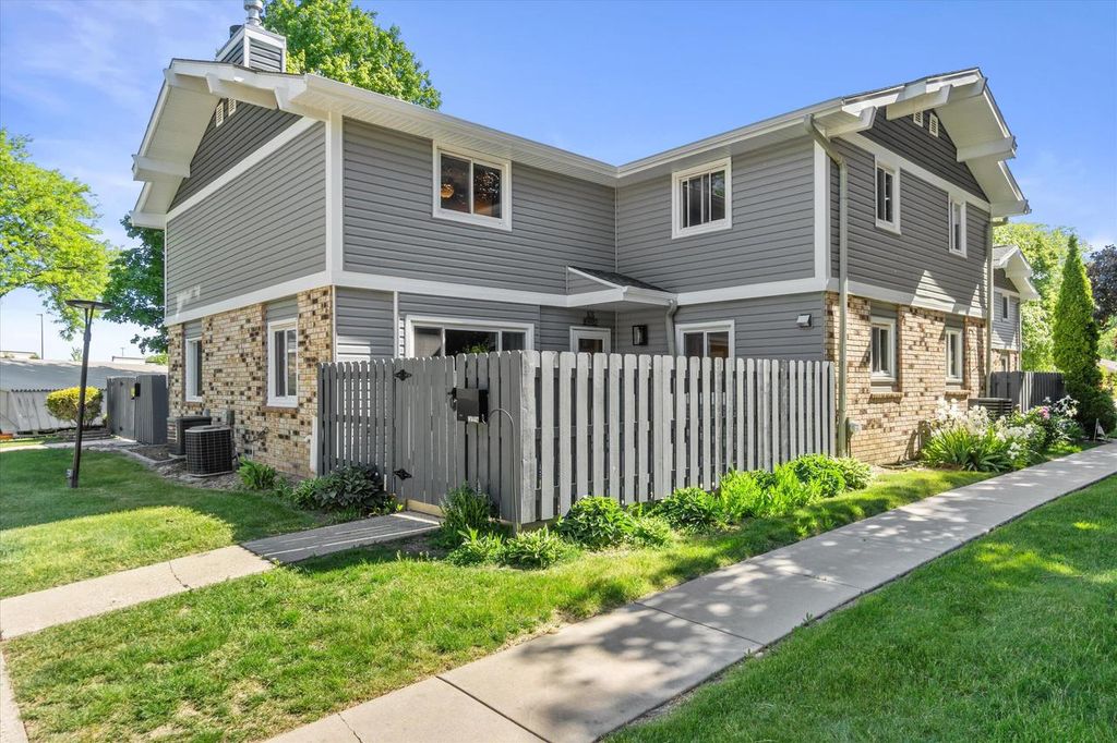 N76W14482 Northpoint DRIVE, Menomonee Falls, WI 53051