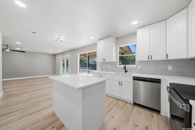 9446 Cliff Way, San Antonio, TX 78250