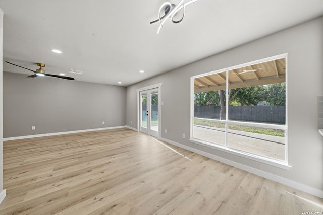 9446 Cliff Way, San Antonio, TX 78250