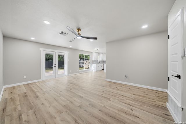 9446 Cliff Way, San Antonio, TX 78250