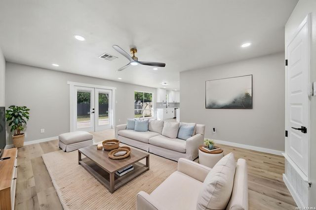 9446 Cliff Way, San Antonio, TX 78250