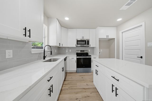 9446 Cliff Way, San Antonio, TX 78250