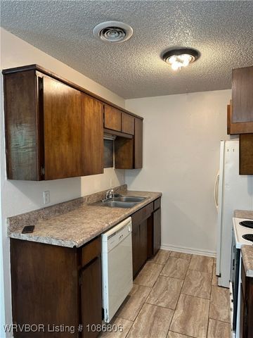 1700 S Carthage Street, Fort Smith, AR 72901