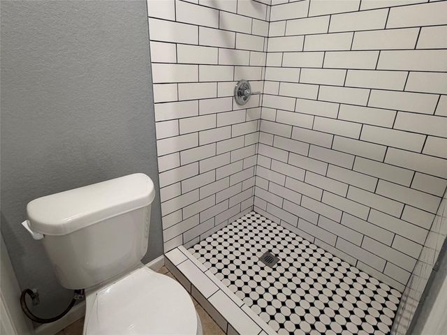 2909 King Street UNIT F, Houston, TX 77026