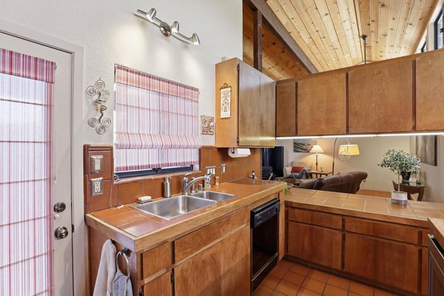 5354 Angelina Ave, Carmichael, CA 95608