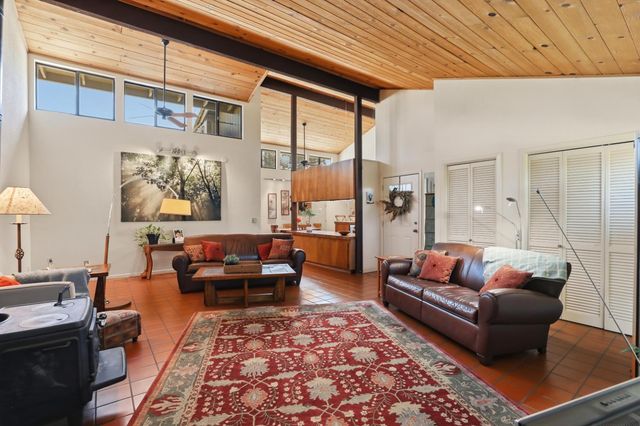 5354 Angelina Ave, Carmichael, CA 95608