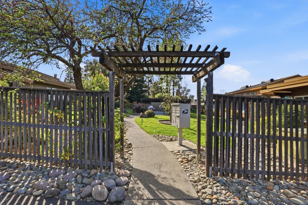 5354 Angelina Ave, Carmichael, CA 95608