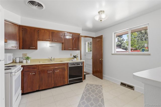 362 Empire Street, Aurora, CO 80010