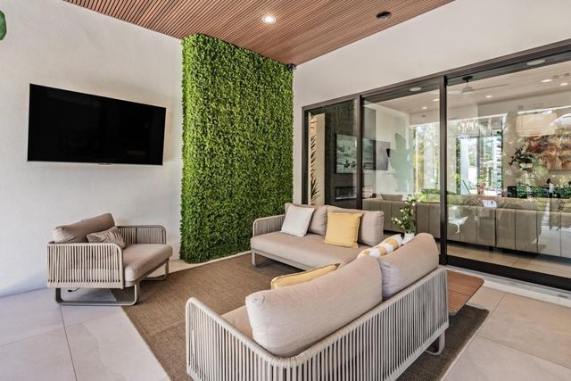 212 S RENELLIE DRIVE, Tampa, FL 33609