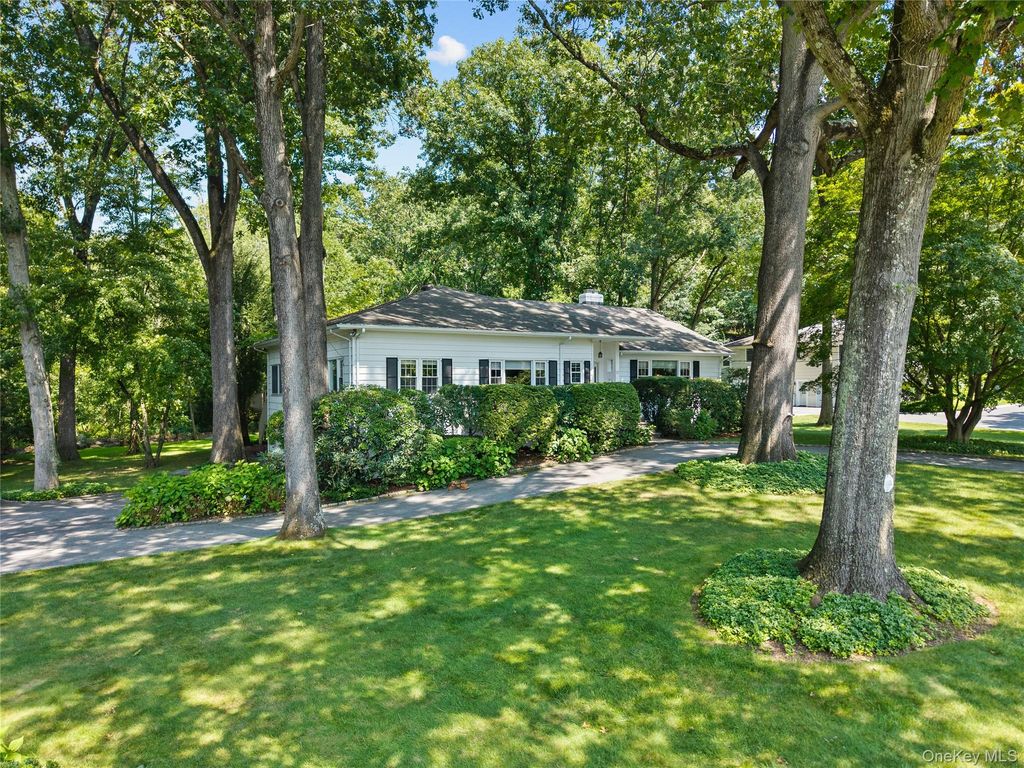 21 Iroquois Trail, Harrison, NY 10528 — photo 2