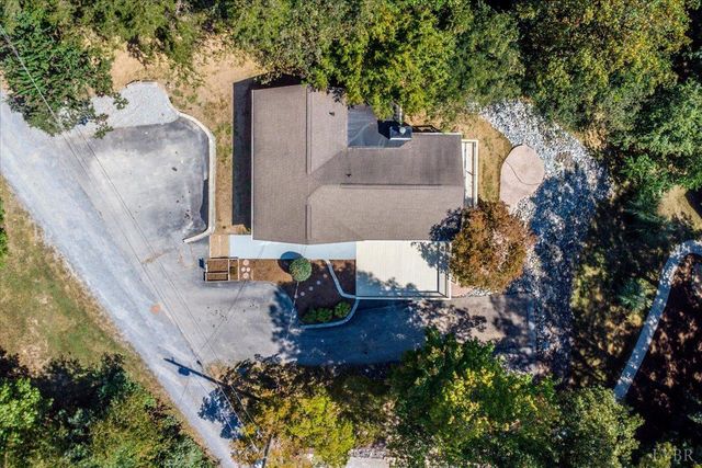 23 Brookside Lane, Moneta, VA 24121