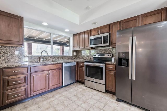 9801 SW 99th St, Miami, FL 33176