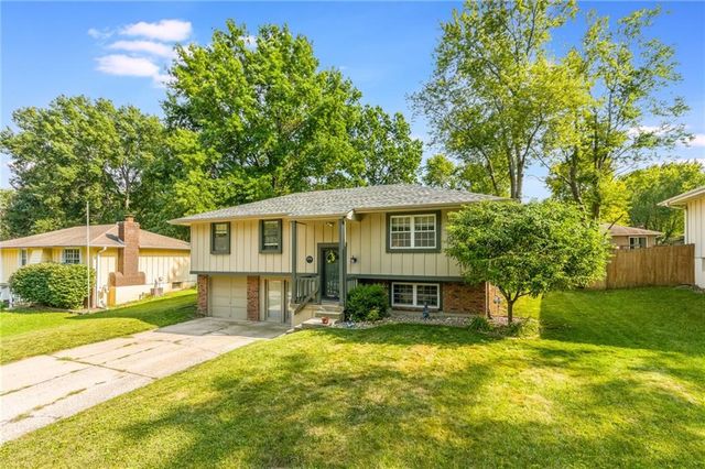 404 SW Shamrock Place, Blue Springs, MO 64014