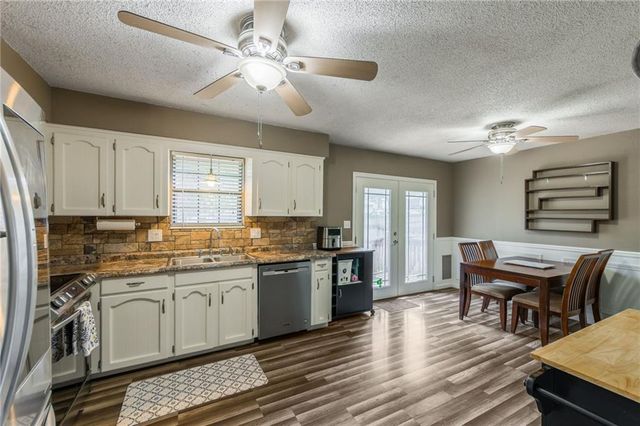 404 SW Shamrock Place, Blue Springs, MO 64014