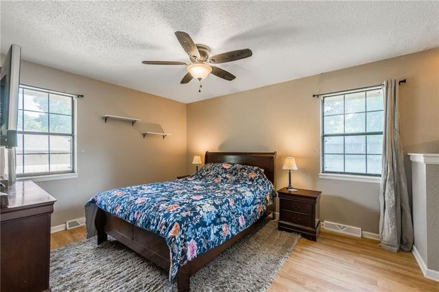 404 SW Shamrock Place, Blue Springs, MO 64014