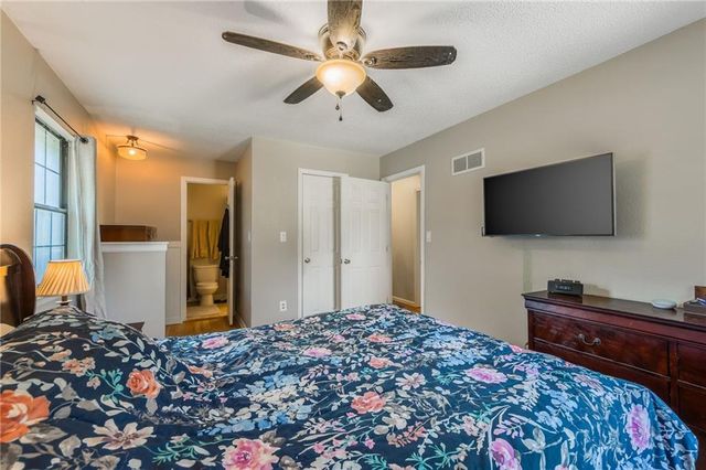 404 SW Shamrock Place, Blue Springs, MO 64014