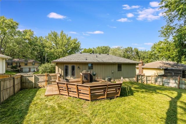 404 SW Shamrock Place, Blue Springs, MO 64014