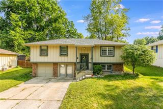 404 SW Shamrock Place, Blue Springs, MO 64014