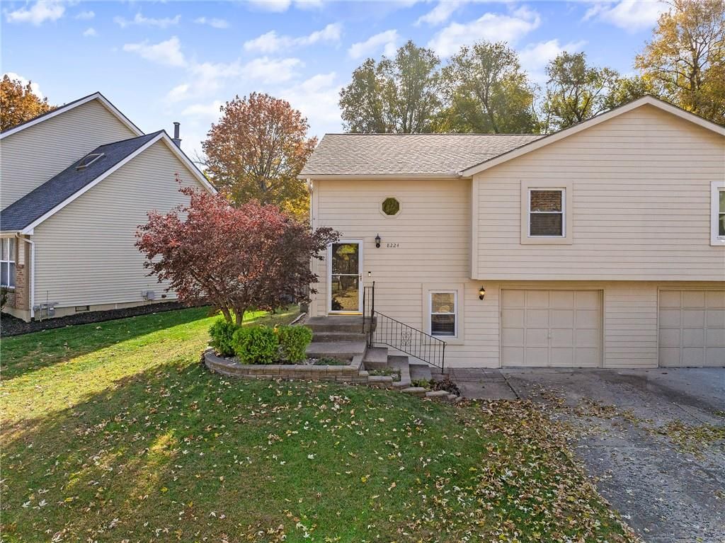 8224 Perry Street, Overland Park, KS 66204
